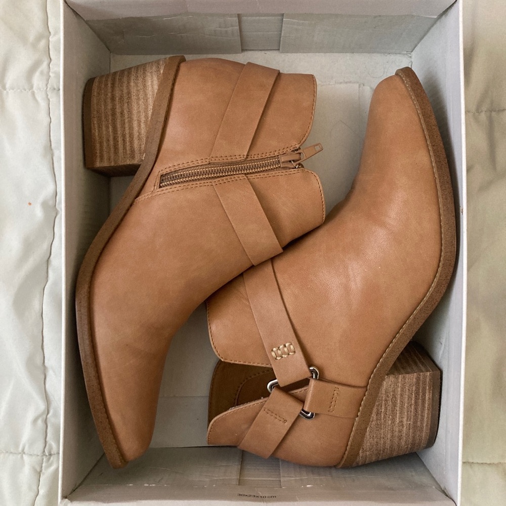 Light brown heel boots
